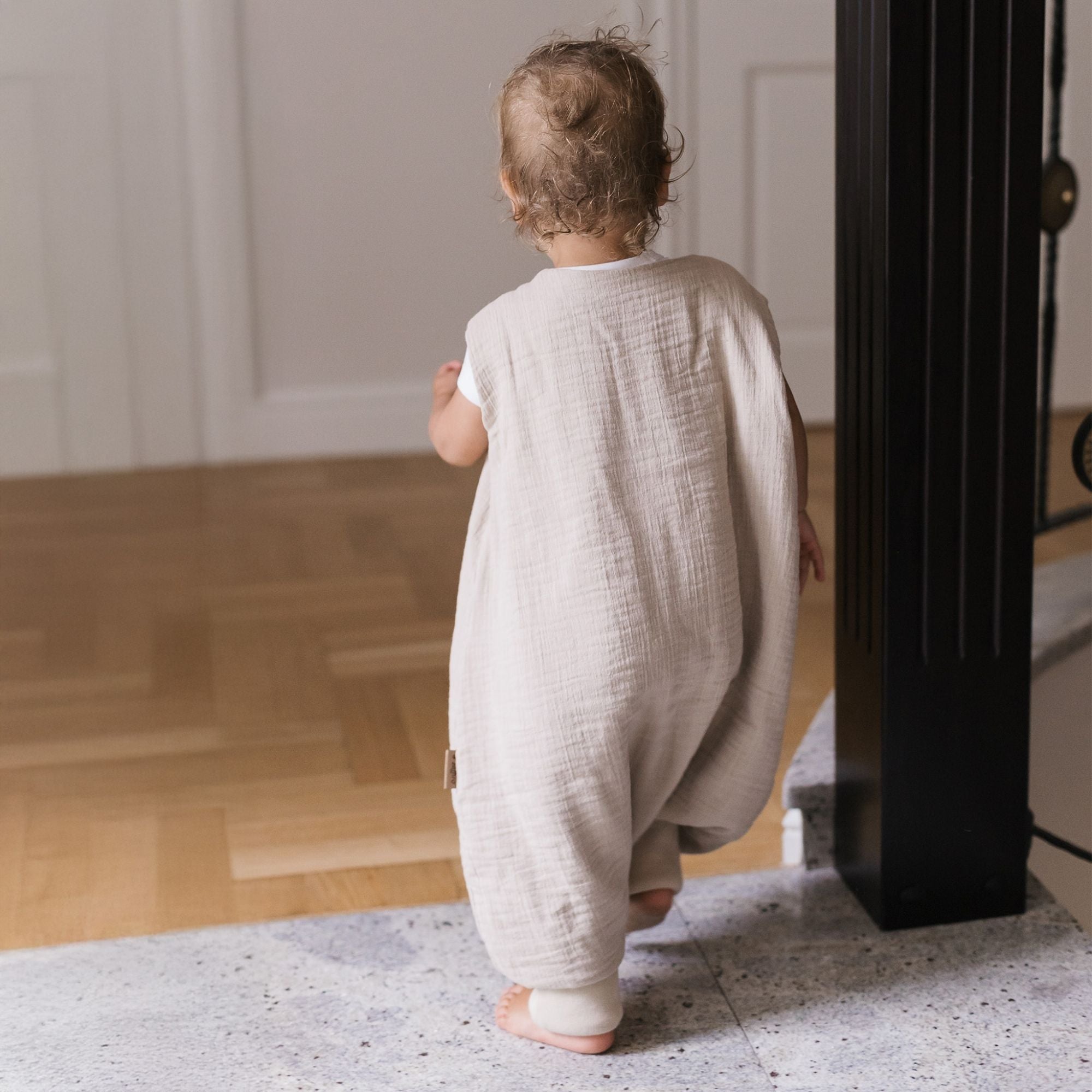 Babyschlafsack mit Beinen aus Musselin – 1,5 TOG Beige