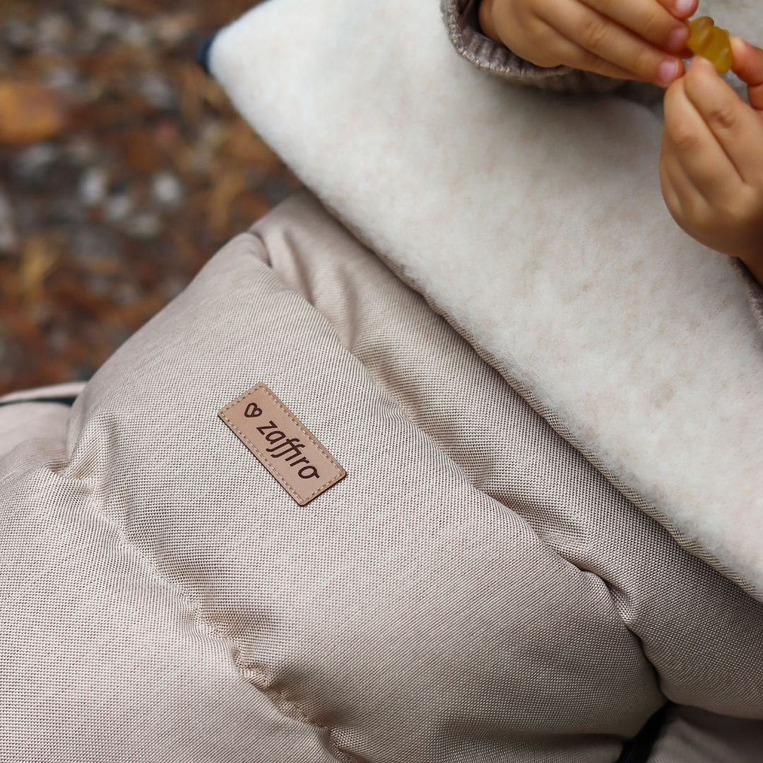 Fußsack iGrow Scandi, Beige – Gesamtansicht Baby Fußsack
