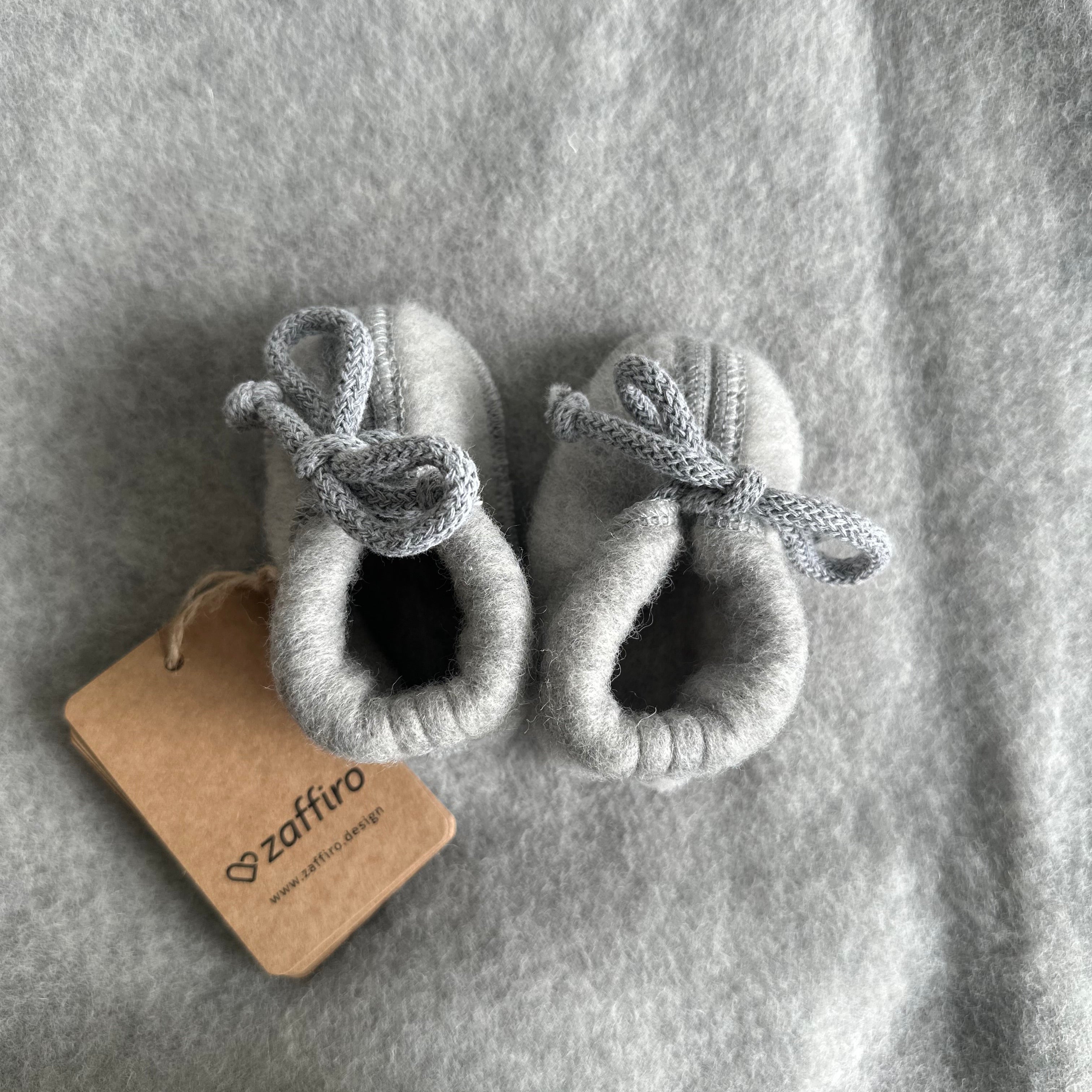 Woll-Babyschuhe mit Schnürung, Grau