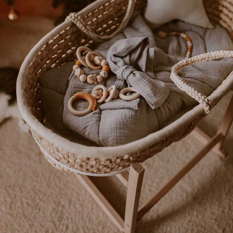 Moseskorb mit Matratze und Schaukelständer