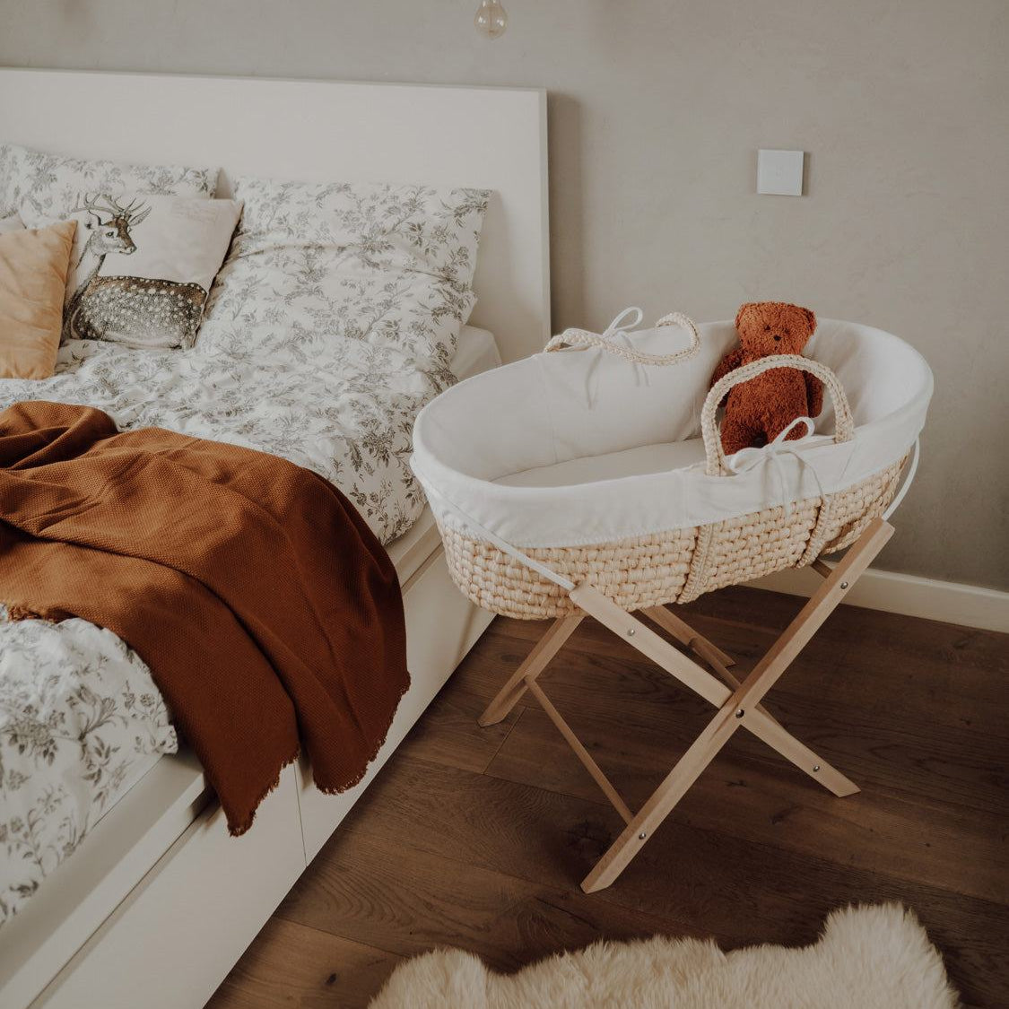 Moseskorb mit Matratze und Ständer - Oli&Lola