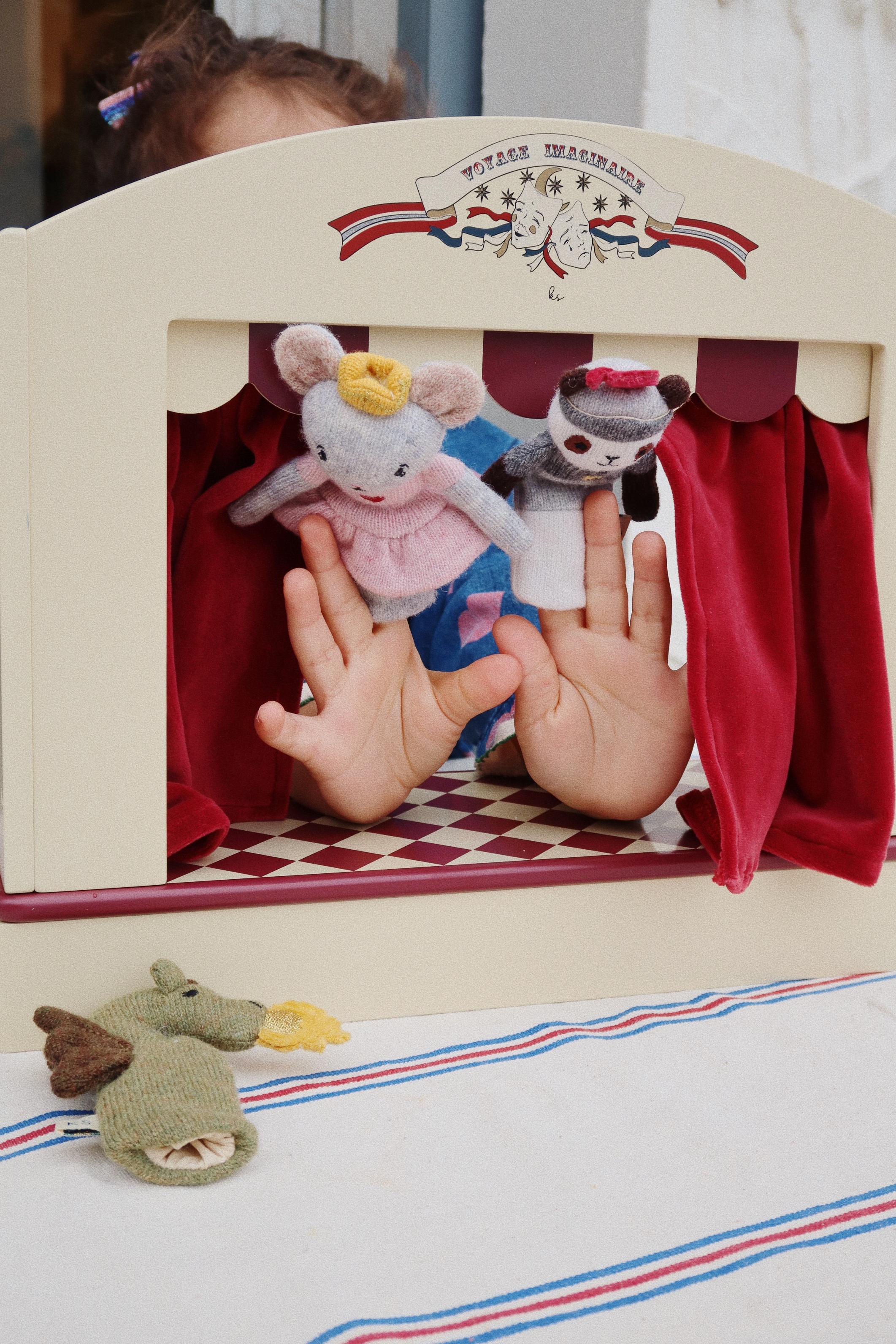 Holzpuppentheater für kleine Puppen und Teddybären