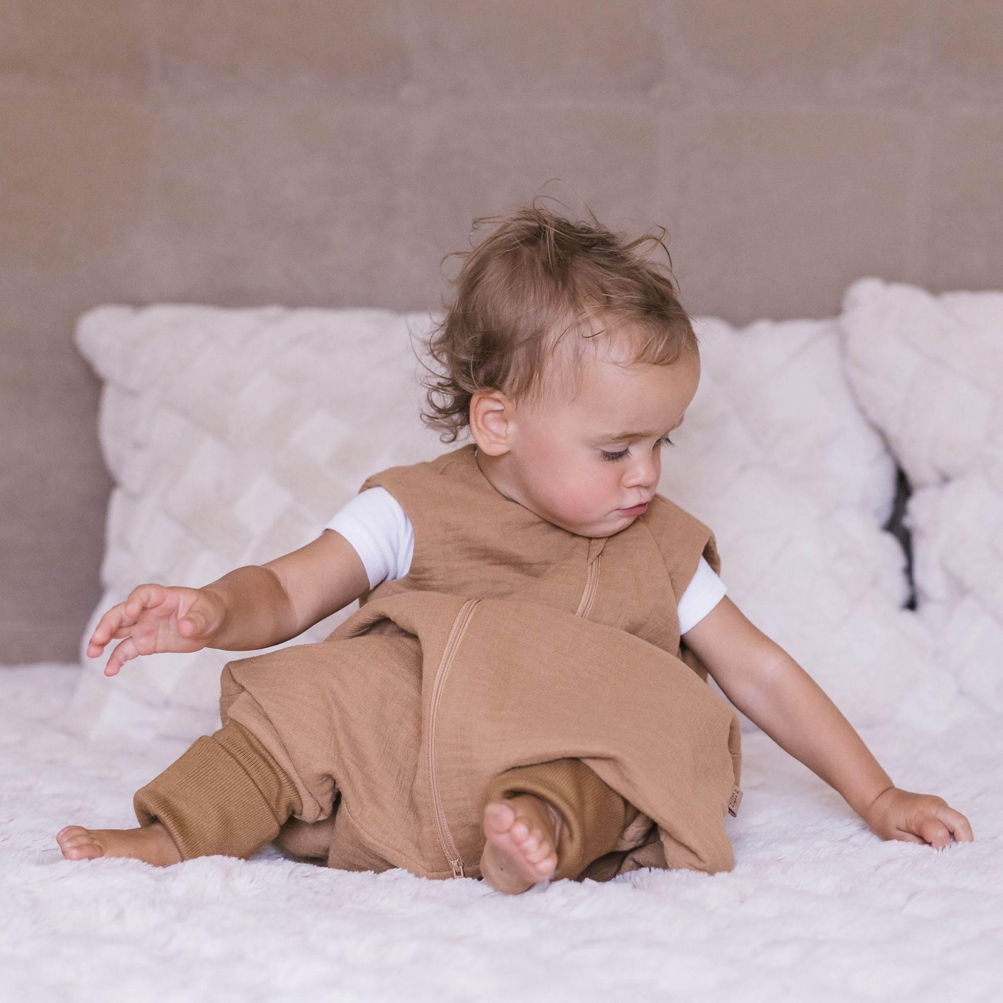 Babyschlafsack mit Beinen aus Musselin – 1,5 TOG Toffee