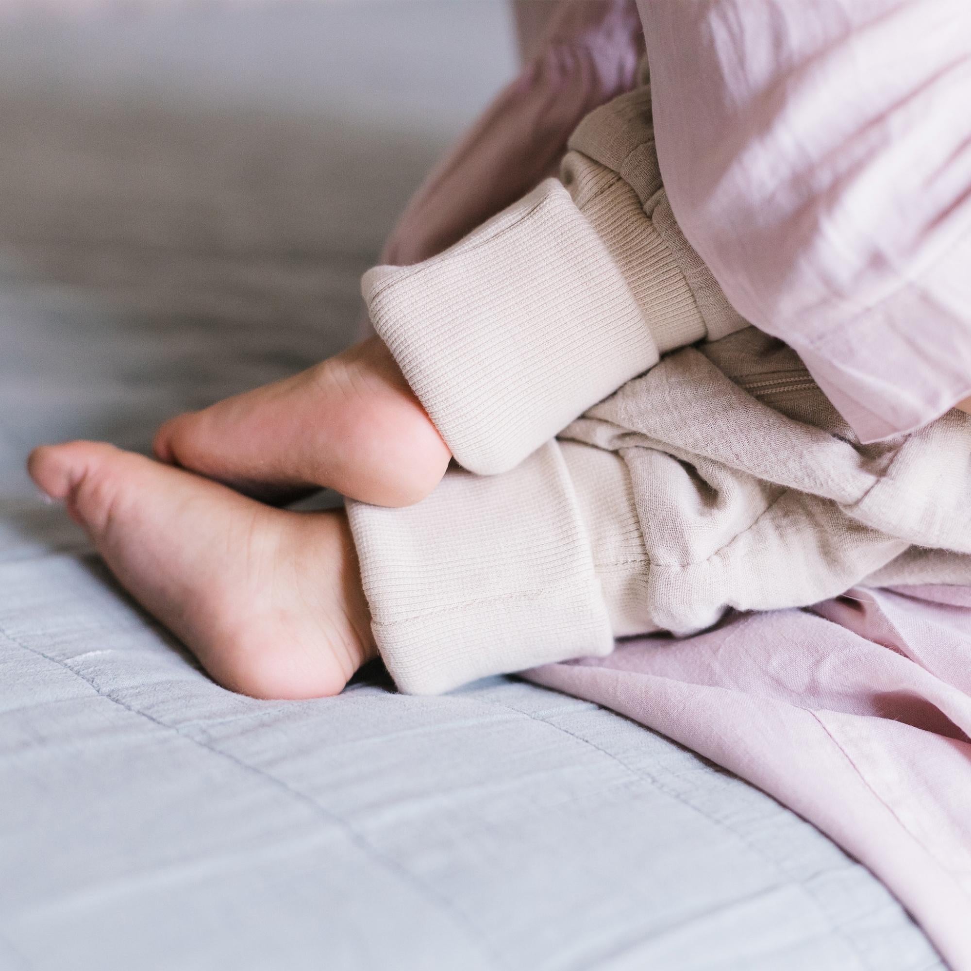 Babyschlafsack mit Beinen aus Musselin – 1,5 TOG Beige