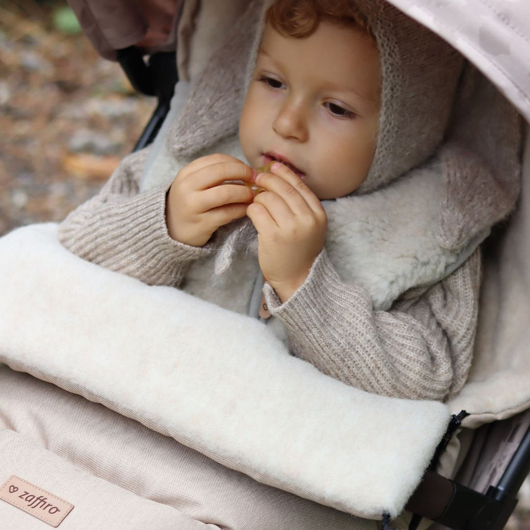 Fußsack iGrow Scandi, Beige – Vorderansicht Kinderwagen