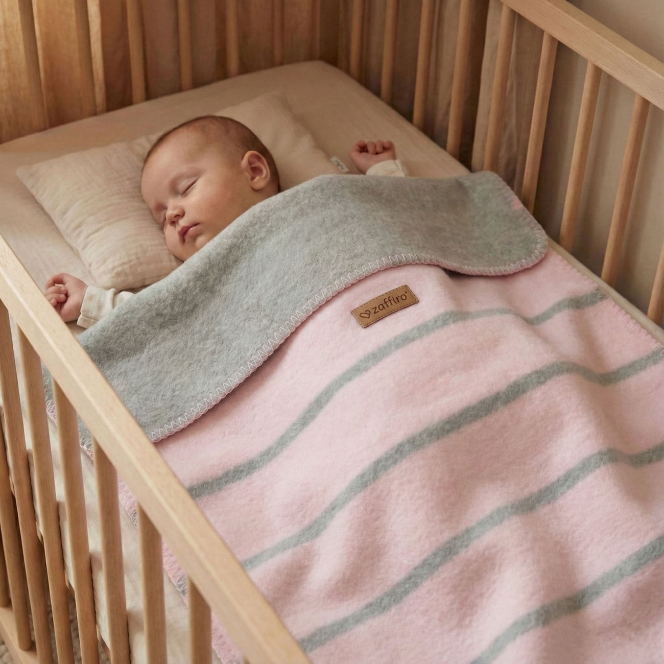 Baumwolldecke Oslo Stripes Baby Pink – Detailansicht Muster
